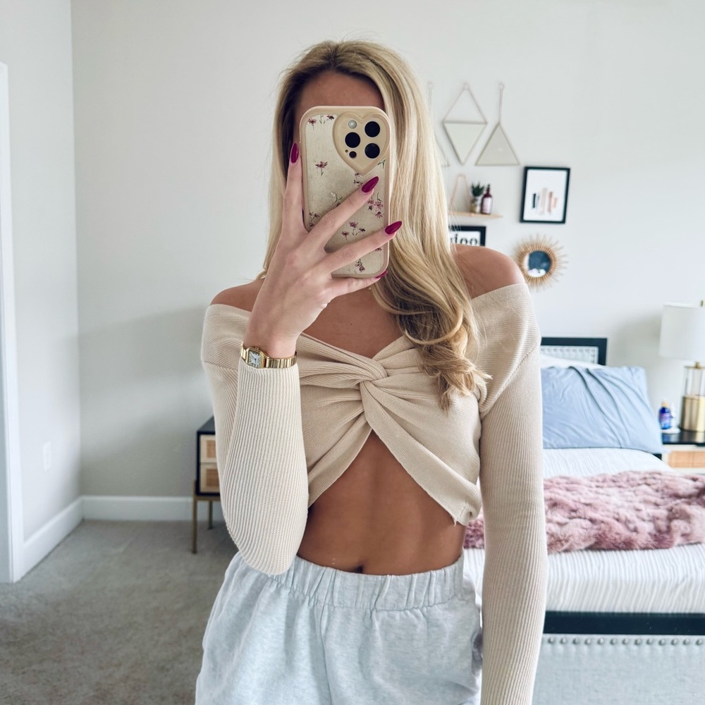 NWT Verge Girl Intertwined Cropped Shirt